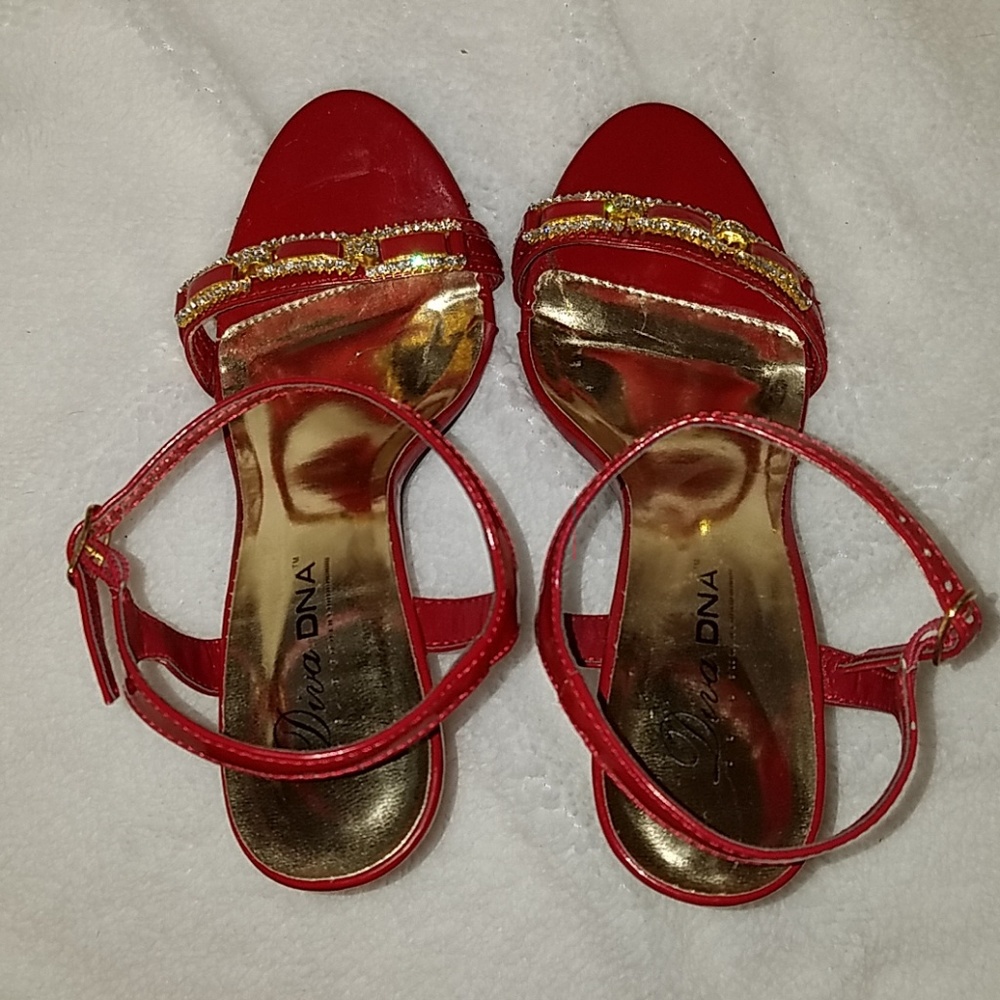 Ruby Red, Gold & Rhinestone High-Heels! - Picture 3 of 4